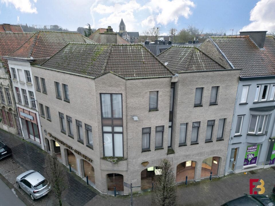 Handelspand met luxueus duplex appartement in het hartje van de Vlaamse Ardennen foto 1
