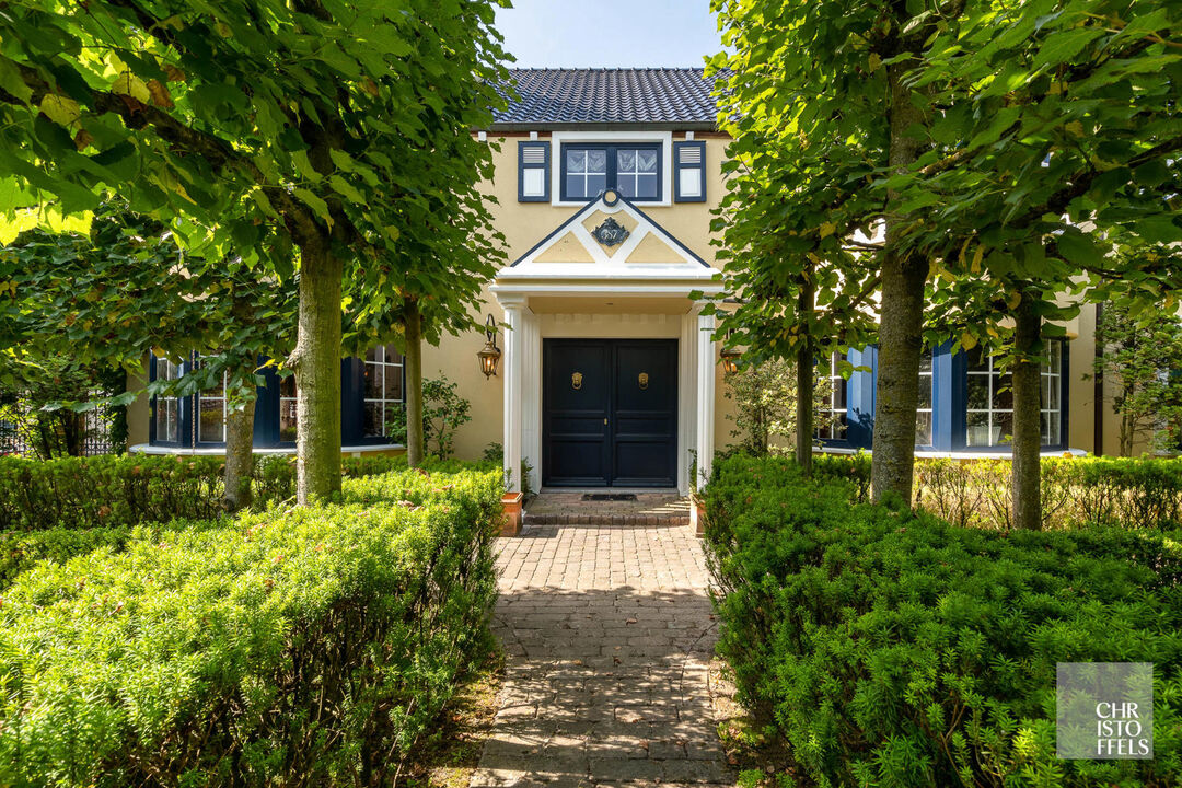 Exclusieve villa van 564m² met gastenverblijf van 165m2 vlakbij de Nederlandse grens! foto 1