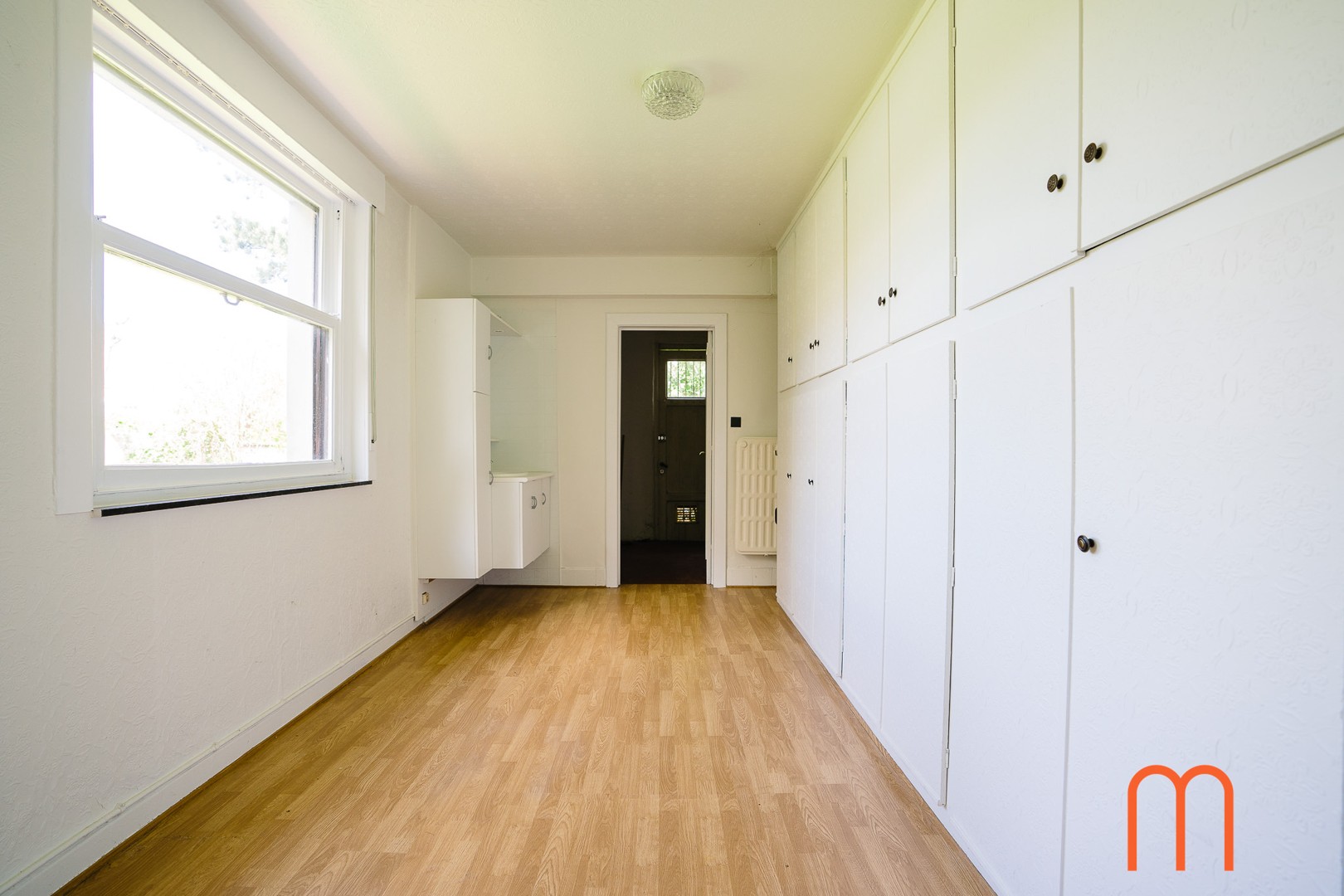 Uitzonderlijk ruime woning van 480 m² gelegen in de Esdoornlaan te Mariakerke. foto 11