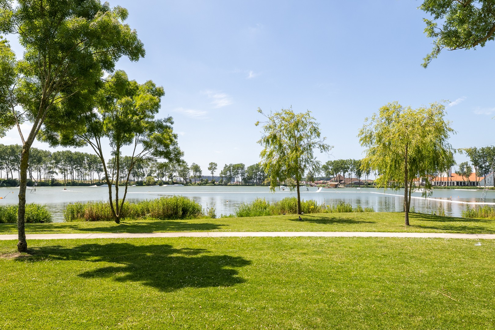 Villa met open zicht op het meer, rustig gelegen in de groene omgeving van Duinenwater. foto 5