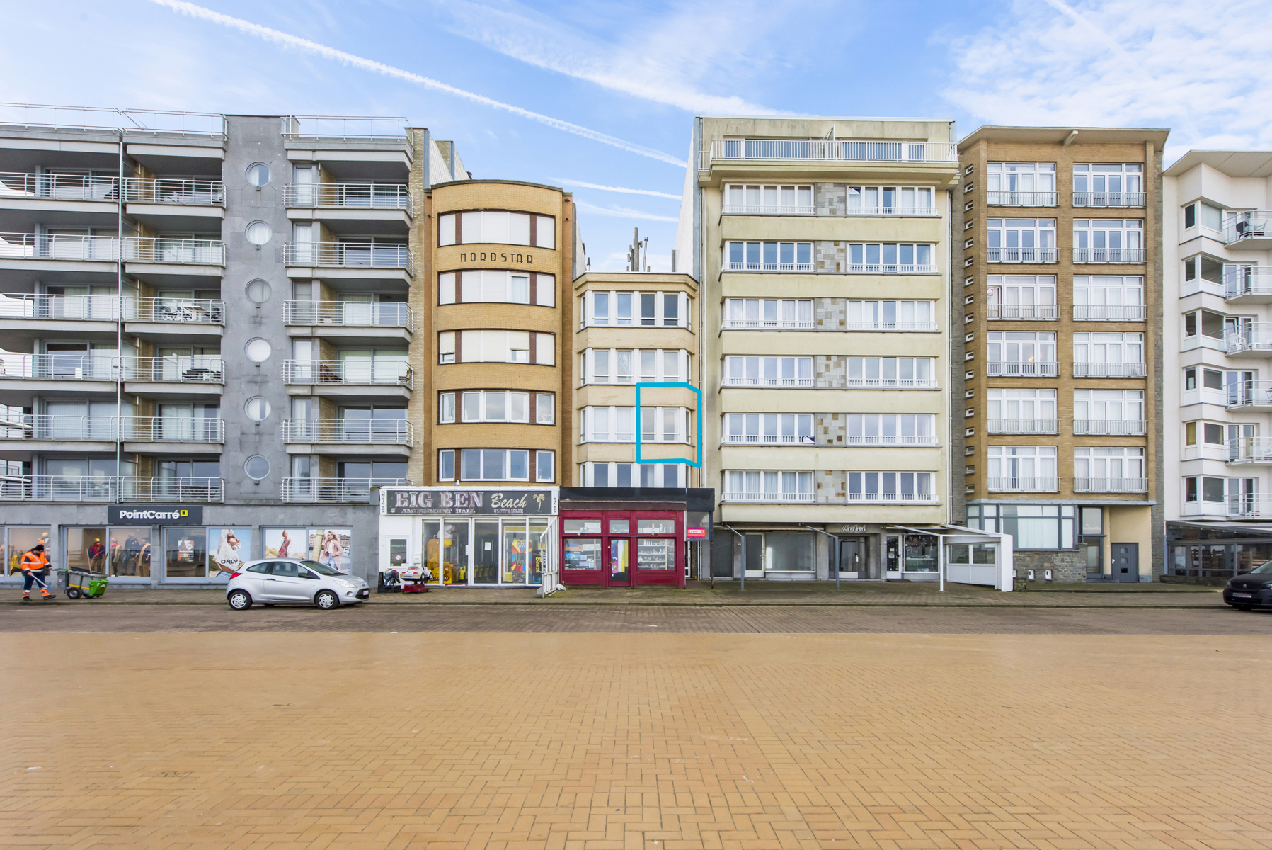 Appartement met centrale ligging op de Zeedijk van Koksijde foto 1