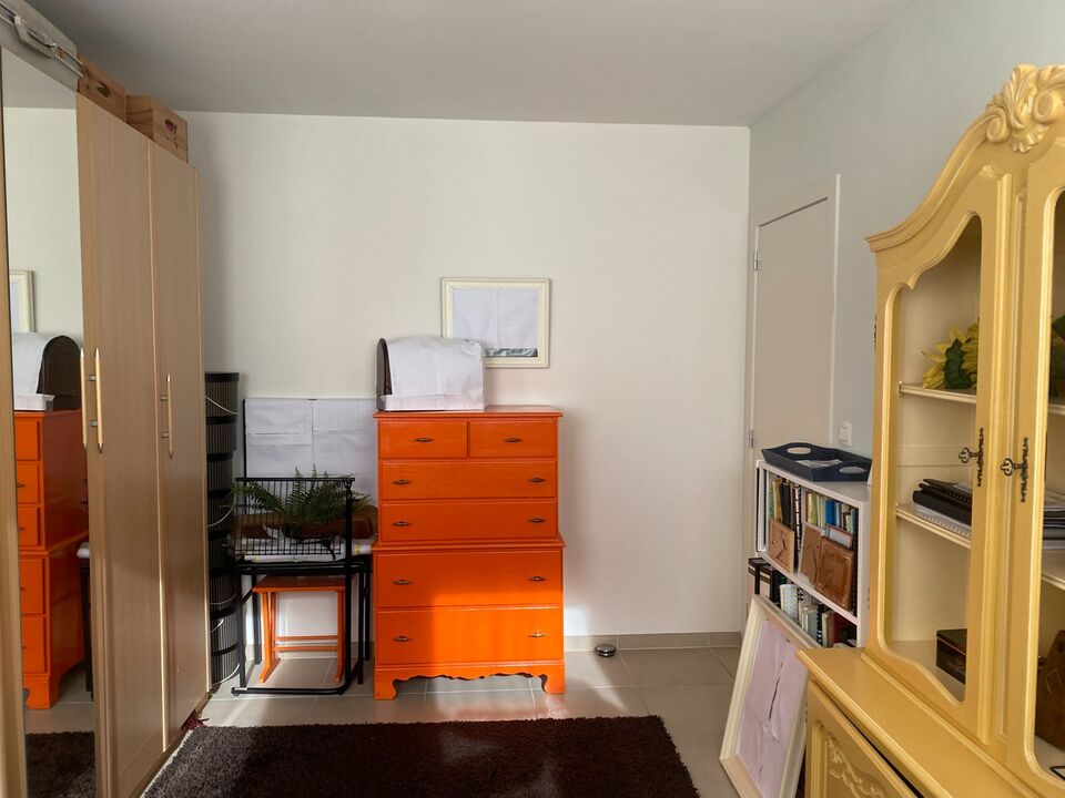 Gelijkvloers ruim appartement met 2 slpk, terras en autostaanplaats foto 8