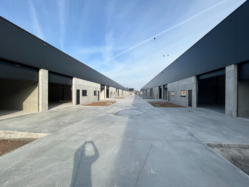 Commercieel gelegen nieuwbouw KMO-unit met grote vitrine - 200 m² foto 5