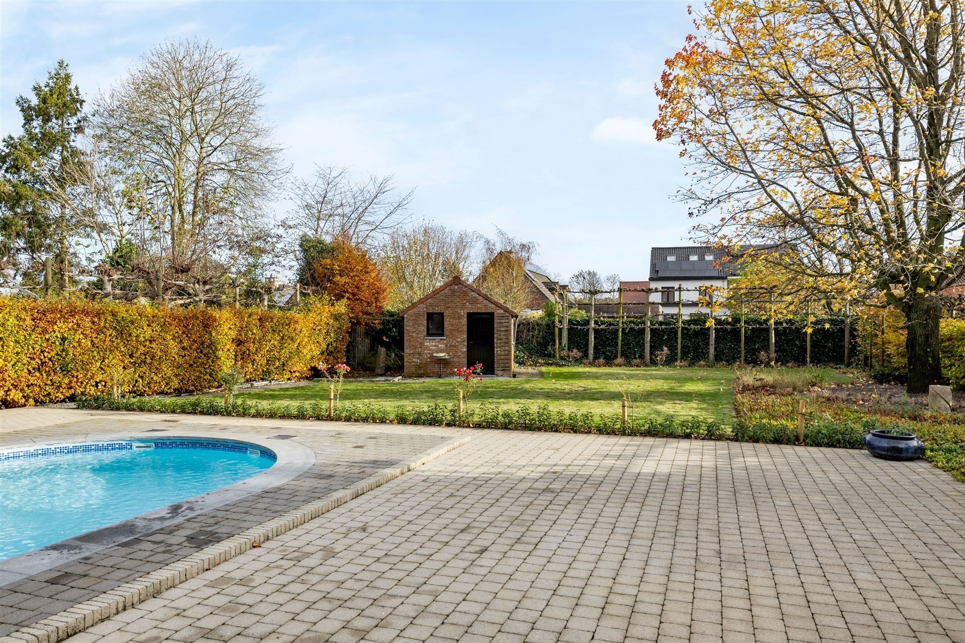 Karaktervolle gezinswoning met dubbele garage en zwembad op een uitstekende locatie in De Klinge (1.100m²) foto 29