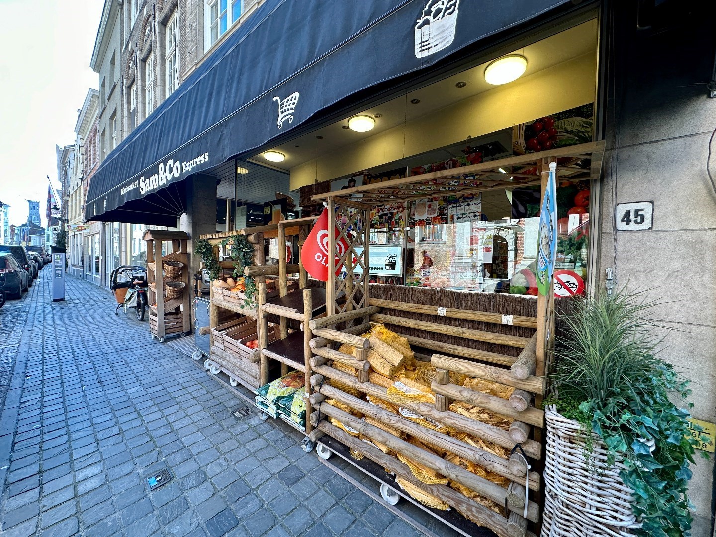 Goed draaiende buurtwinkel te huur in centrum Brugge! foto 1