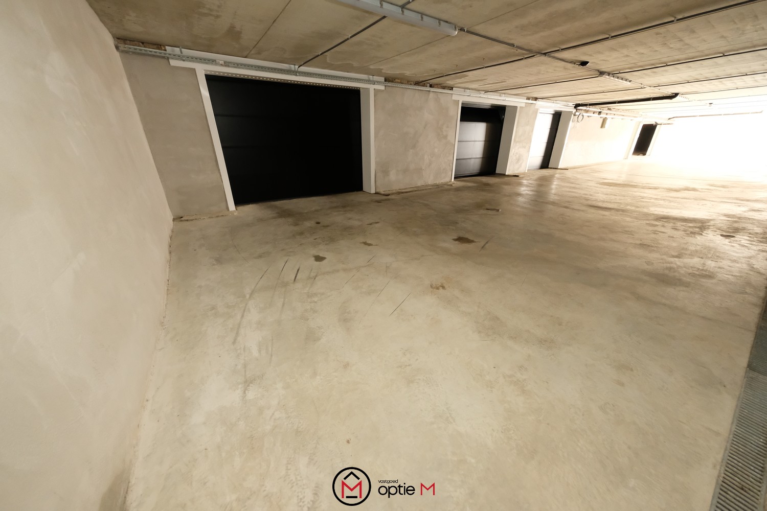 Ruime (60 m2) afgesloten garage/opslag te koop foto 3