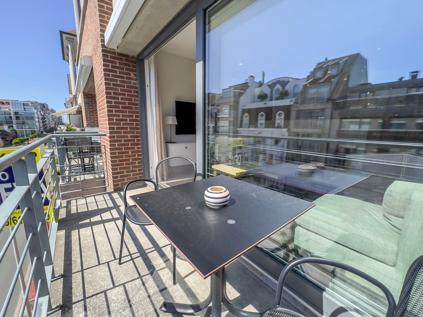  Aangenaam en zonnig appartement met terrassen, gelegen op de Van Bunnenlaan vlakbij de Dumortierlaan. foto 6