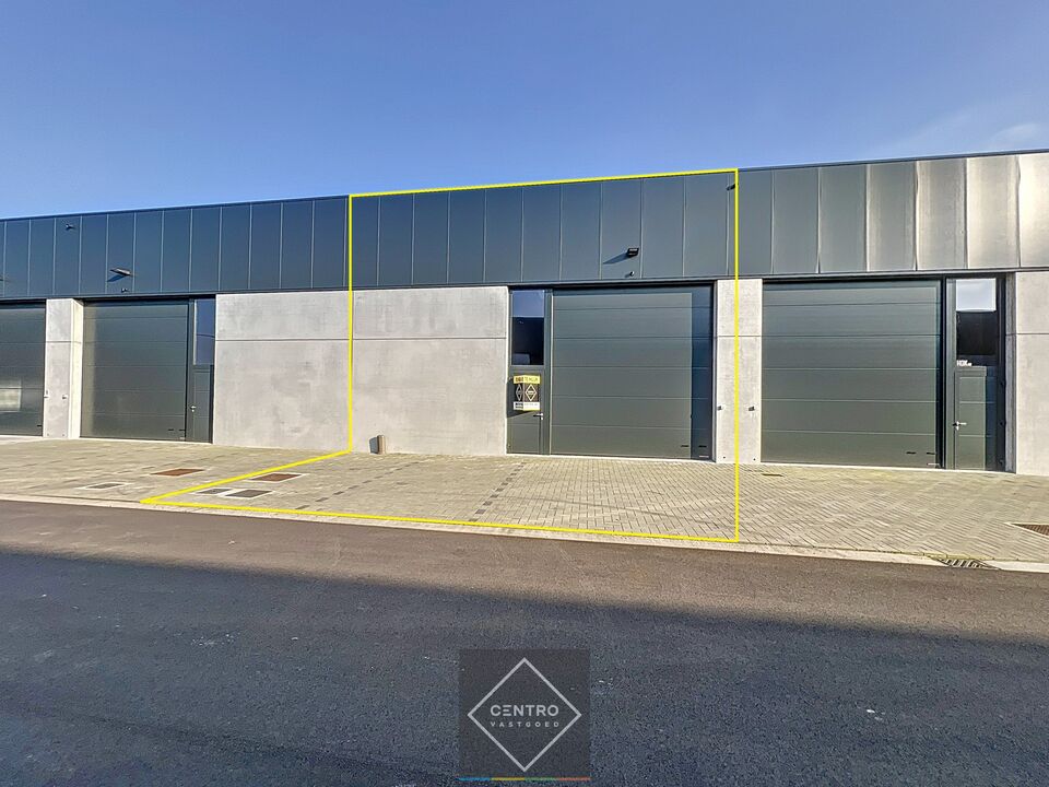 Moderne bedrijfsruimte te huur: 158m² opslag -en productiemogelijkheden , incl. 2 parkings te Ardooie! foto 2