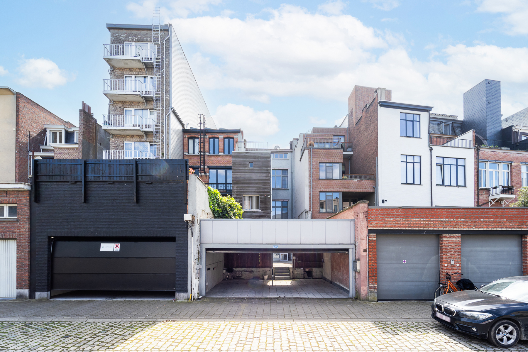 Herenhuis van ca. 405 m2 met terras en dubbele garagebox foto 14
