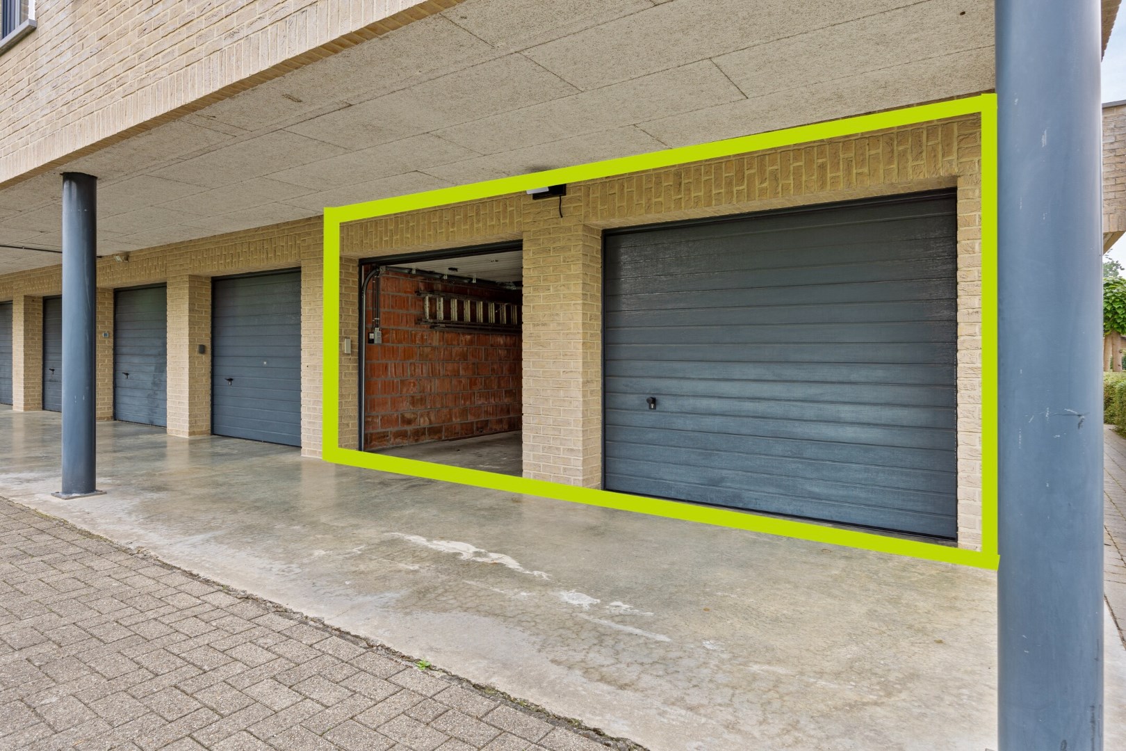 Instapklaar duplex appartement met 2 slpks, dubbele garage en ruim terras in Hulst - Tessenderlo!  foto 17
