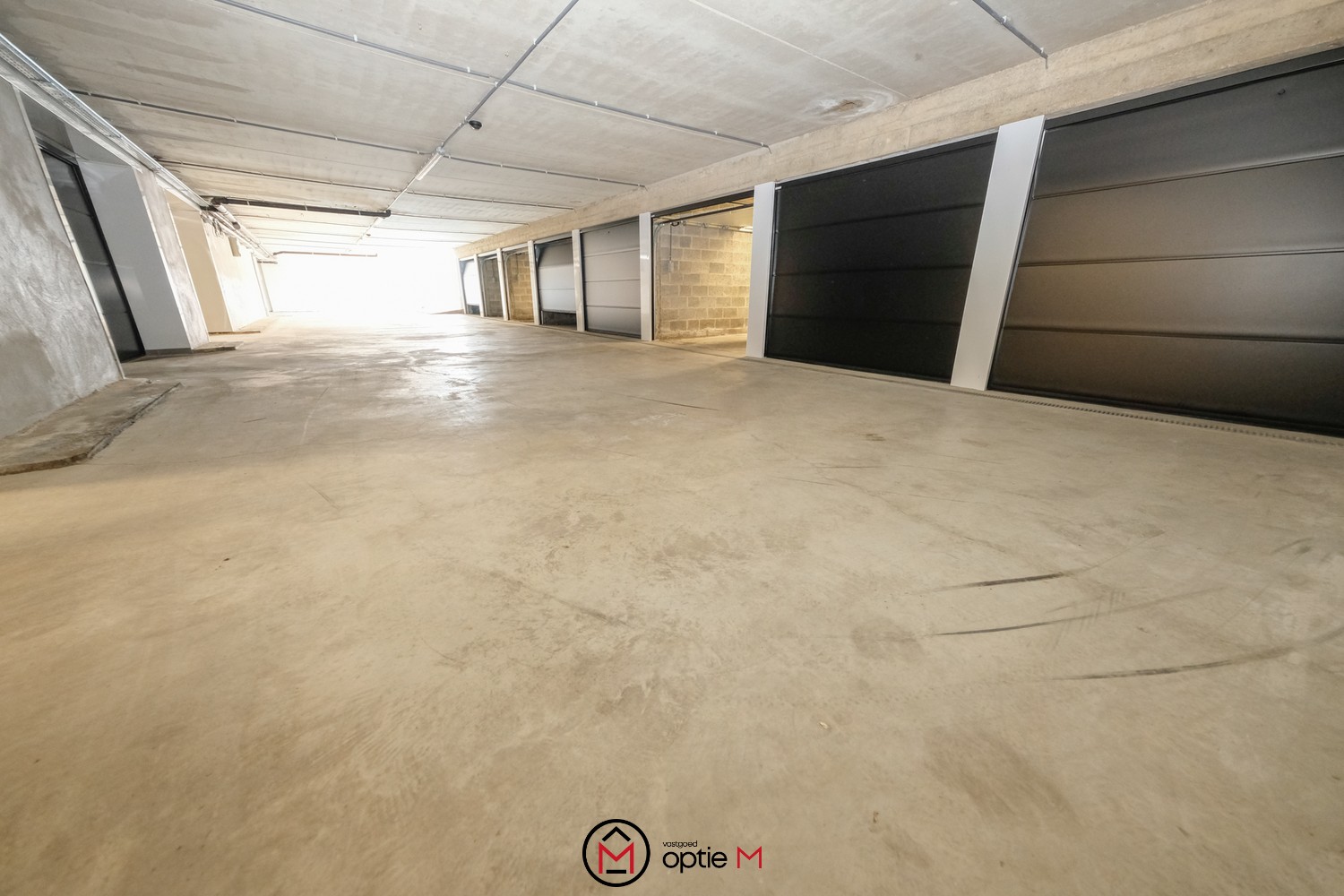 Ruime (60 m2) afgesloten garage/opslag te koop foto 12
