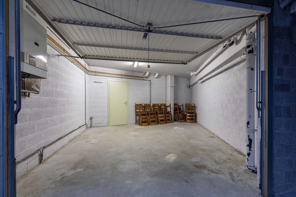 VEURNE: Handelsgelijkvloers (100m²) op een steenworp van de Grote Markt met tal van mogelijkheden en ruime kelderberging - mogelijkheid garage foto 11