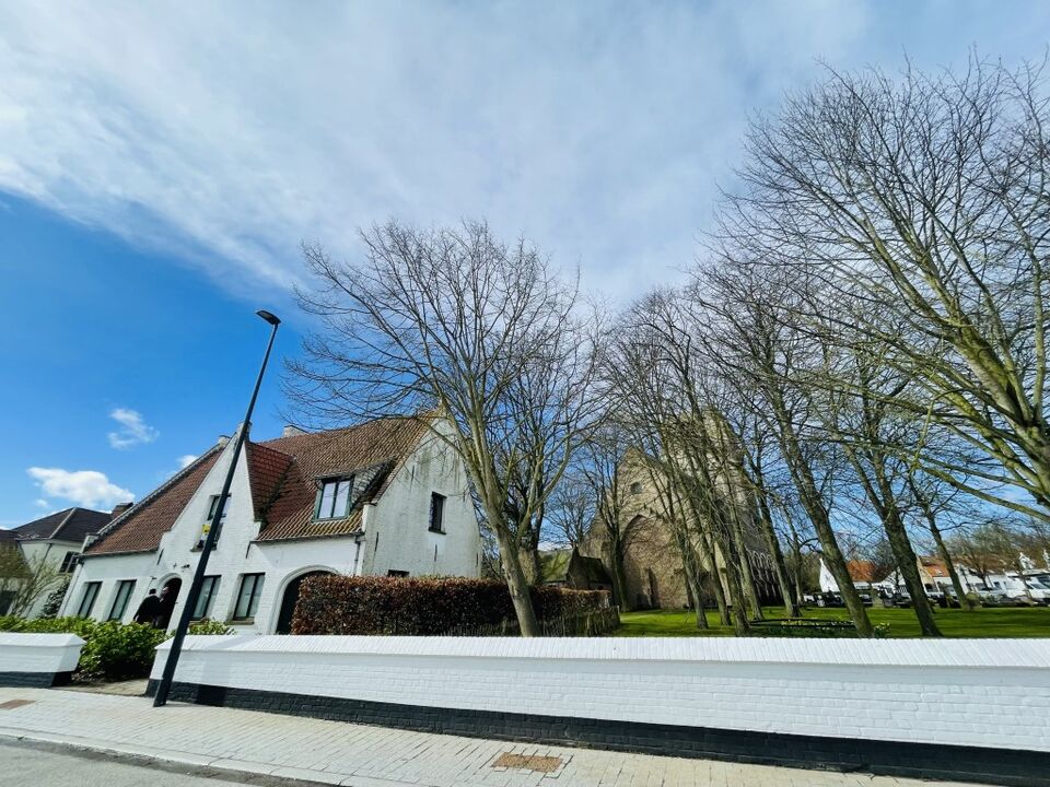 Oostkerke Uniek wonen in voormalige Pastoriewoning met grote tuin en garage foto 30