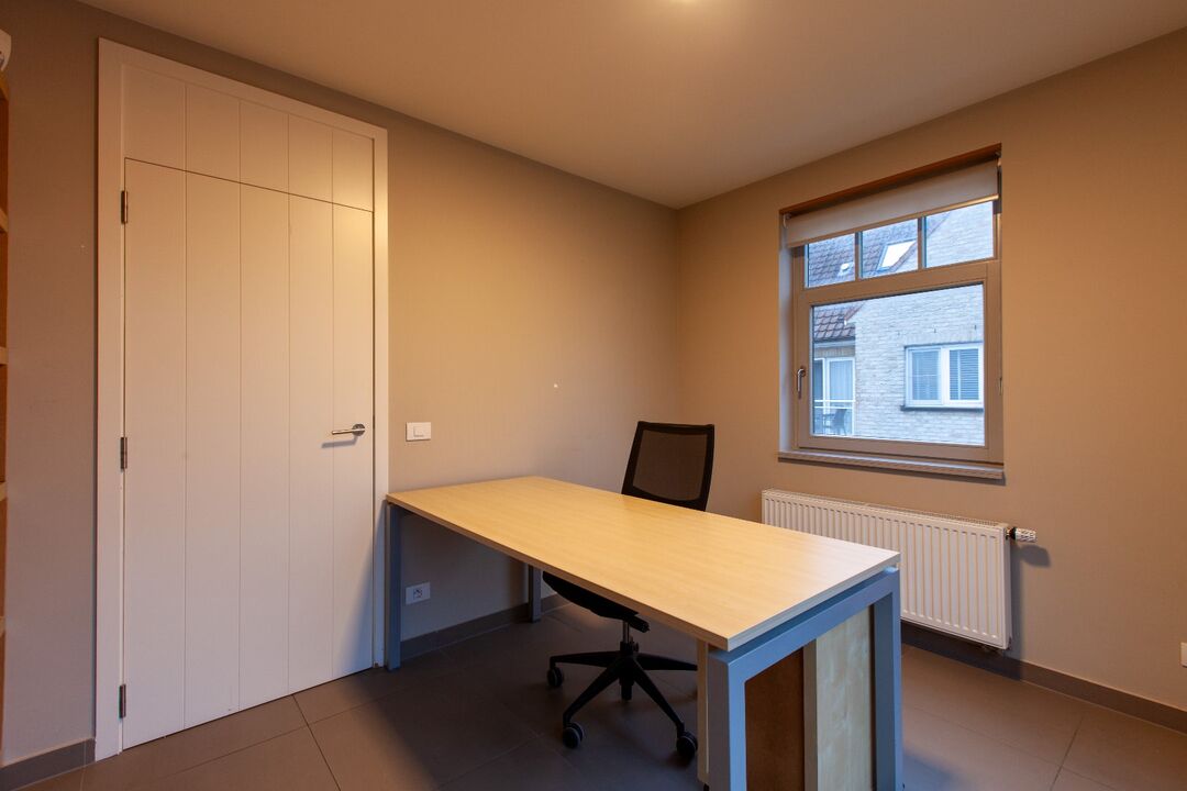 Ruim kantoor op de eerste verdieping in hartje Sint-Martens-Latem foto 11