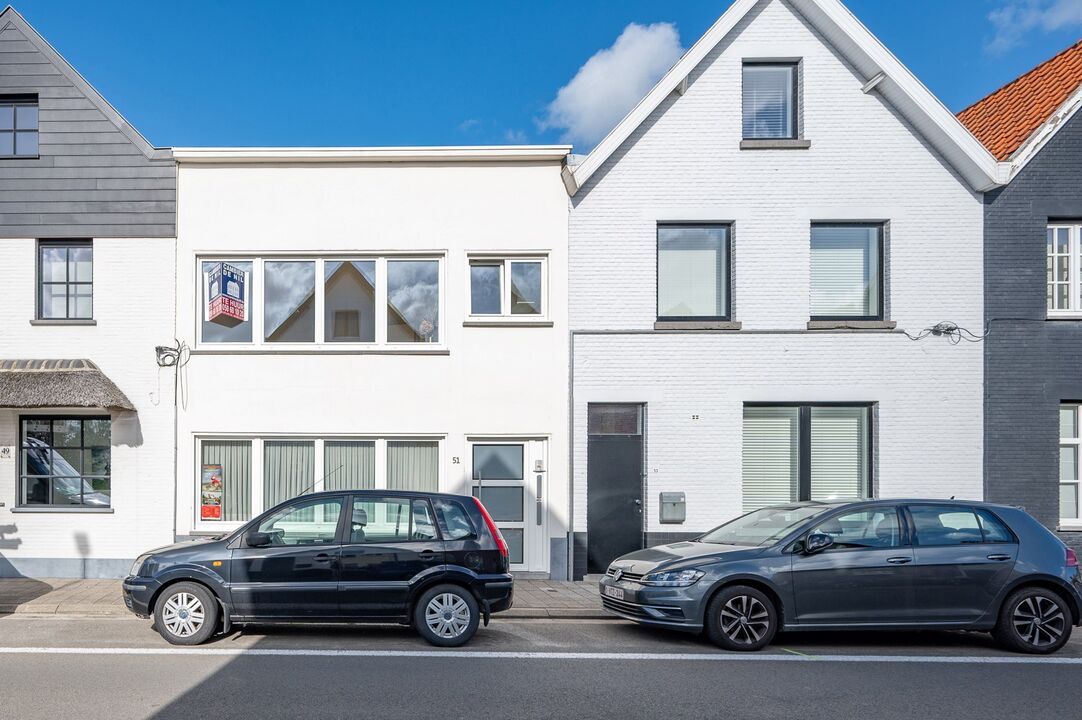 ONGEMEUBELD - Recent gerenoveerd appartement met twee slaapkamers gelegen te Oud Knokke.  foto 13