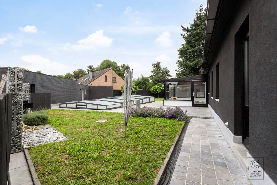 Zeer ruime woning met bew. opp van 208 m², 4 à 5 slpk's en ruime tuin met zwembad te Kessel foto 33