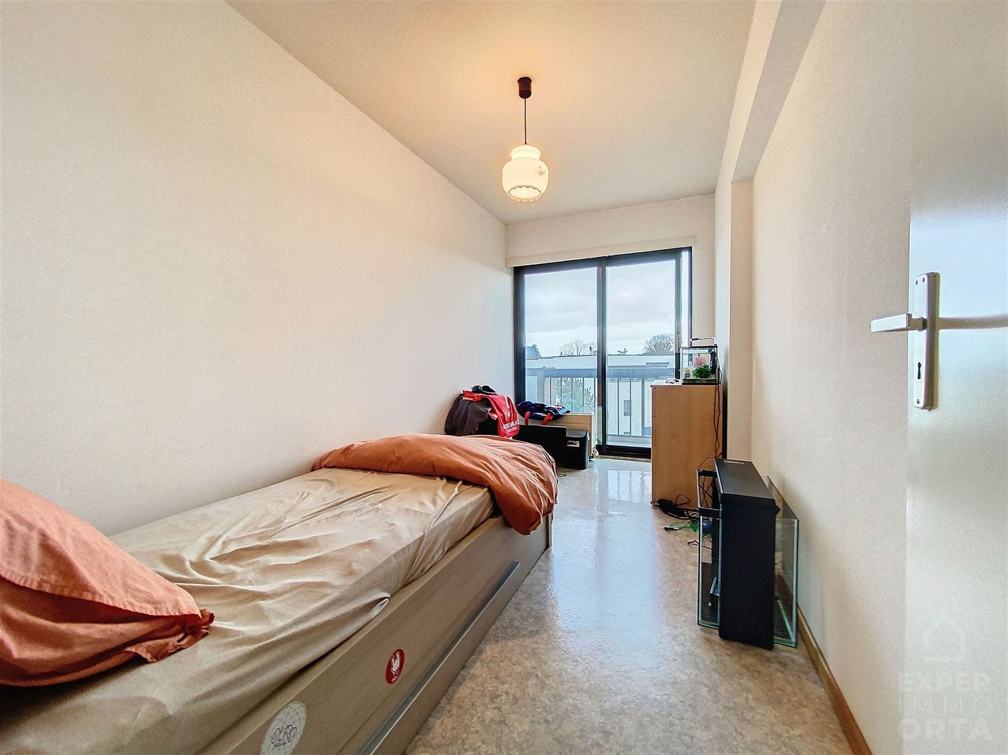 Volledig gerenoveerde appartement met 2 slaapkamers, terras en kelder | Top orientatie en zicht foto 9