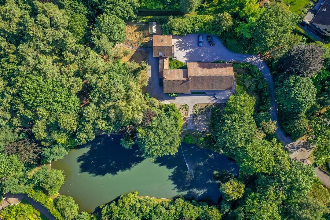 Villa in een oase van groen met zicht op waterpartij foto 7