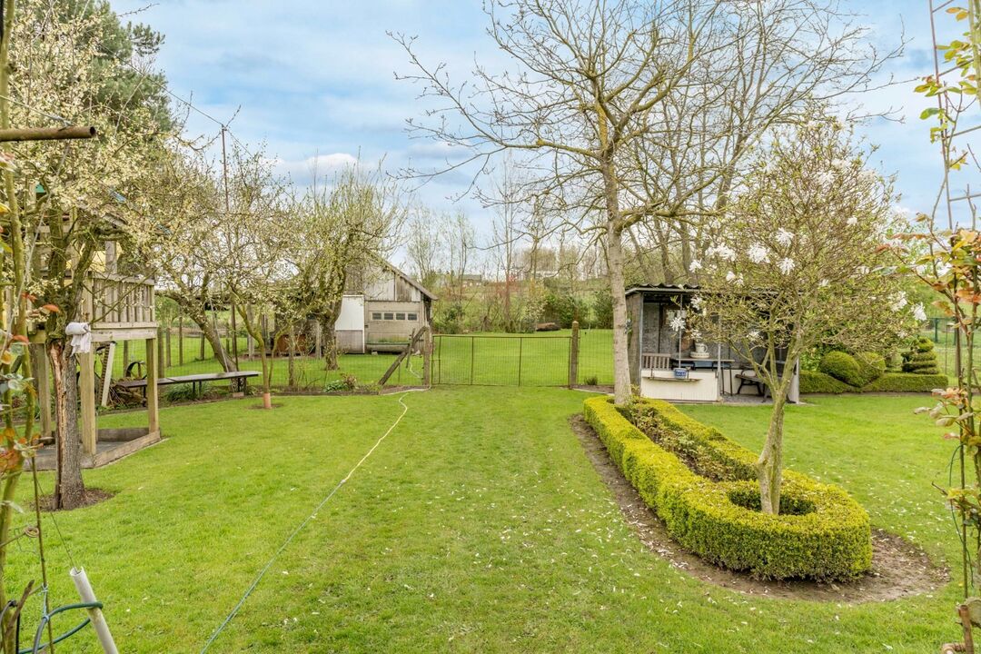 Karaktervolle woning met heerlijke tuin met zicht op de achterliggende groene omgeving, op een prachtig perceel van 20a 24ca foto 33