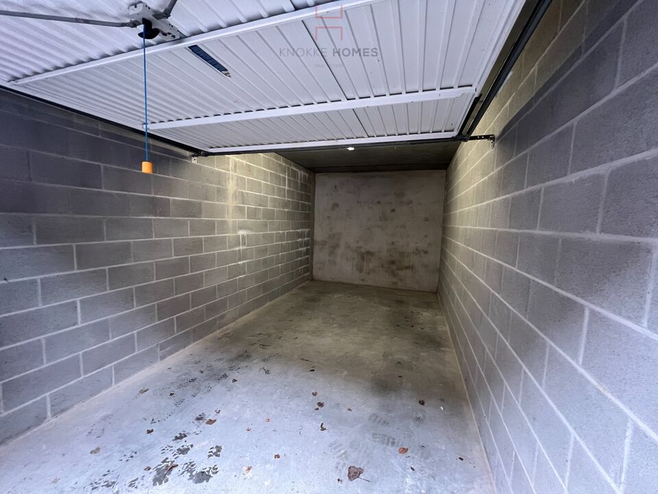 Garagebox, makkelijk toegankelijk en binnen afgesloten deel van de Residentie. foto 3