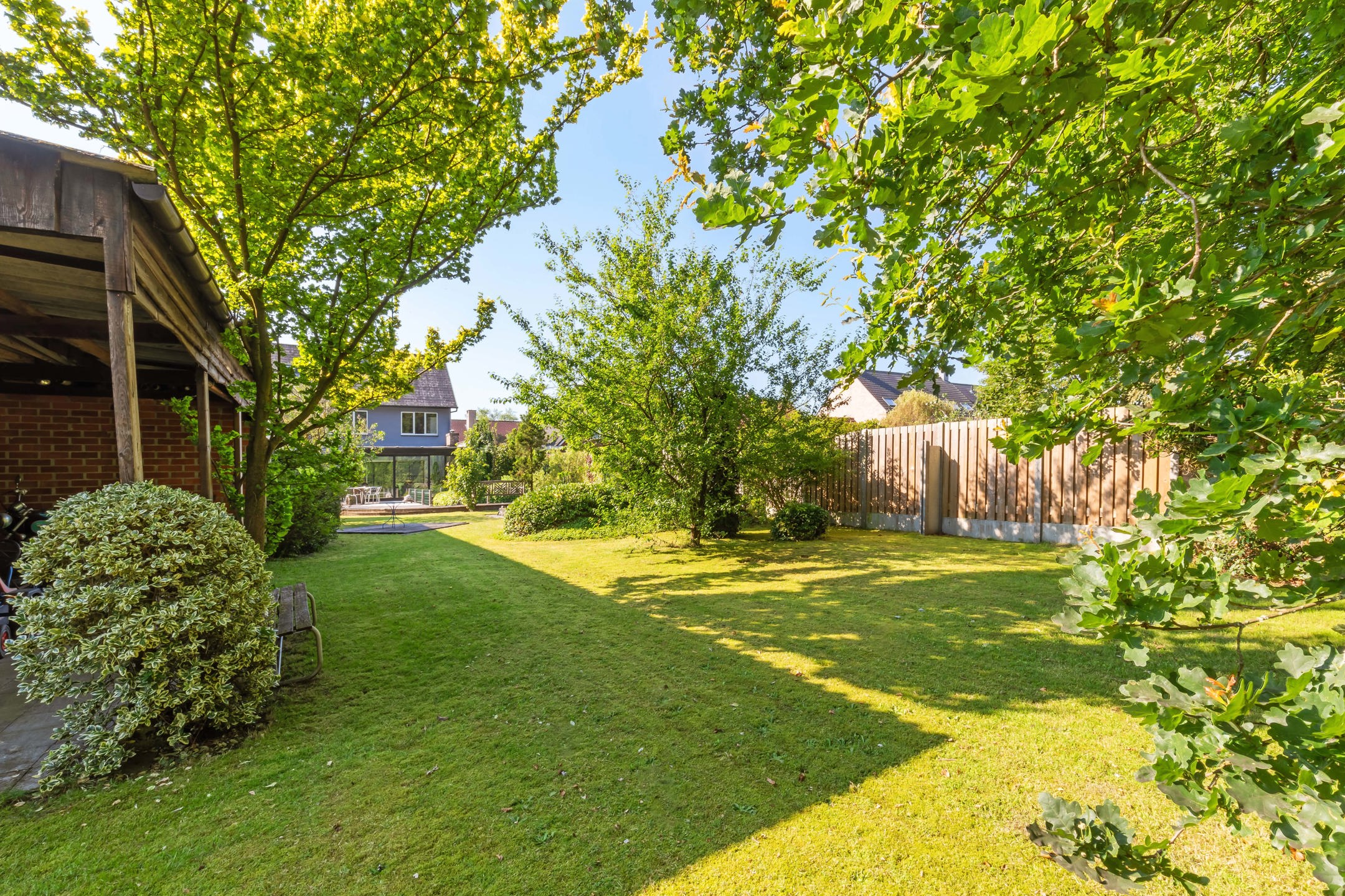 Deels gerenoveerde ruime woning met 6 SLPK en prachtige tuin foto 20