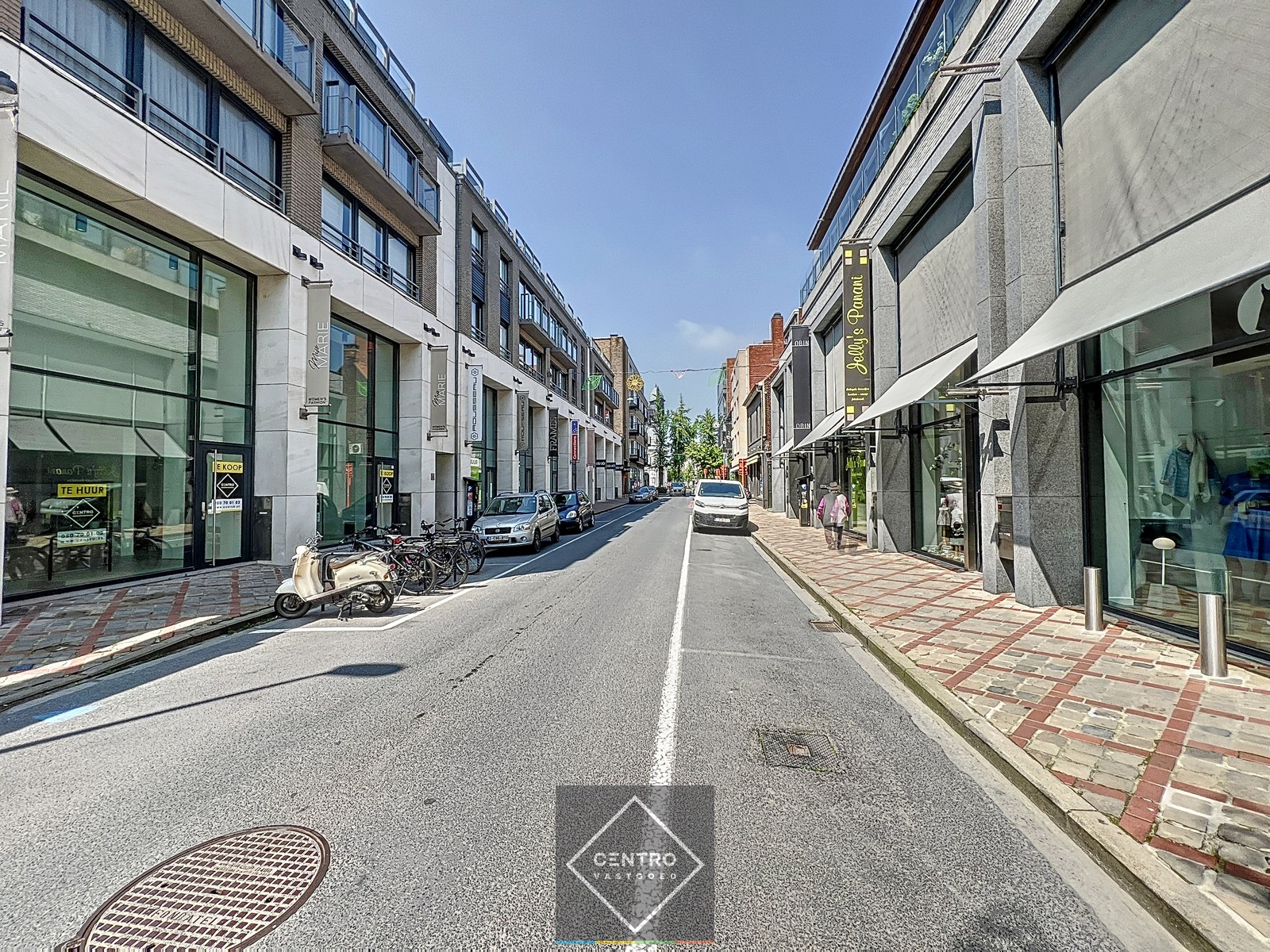 STIJLVOL ingericht handelspand ± 245 m² (+ terras) aan de Ooststraat te ROESELARE ! foto 2