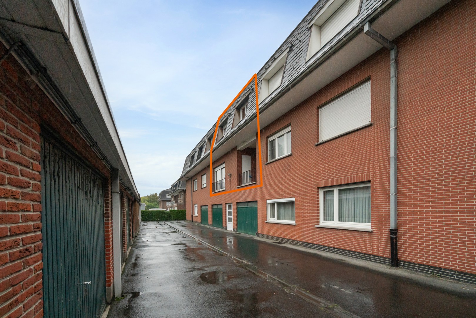 Ruim duplex-appartement met drie slaapkamers & garage te Harelbeke! foto 2