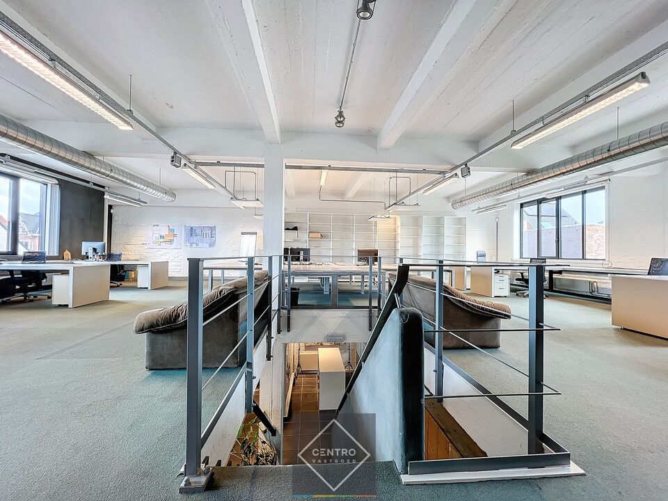 BEMEUBELDE trendy, lichtrijke kantoorruimte  te huur in centrum Roeselare ! foto 7