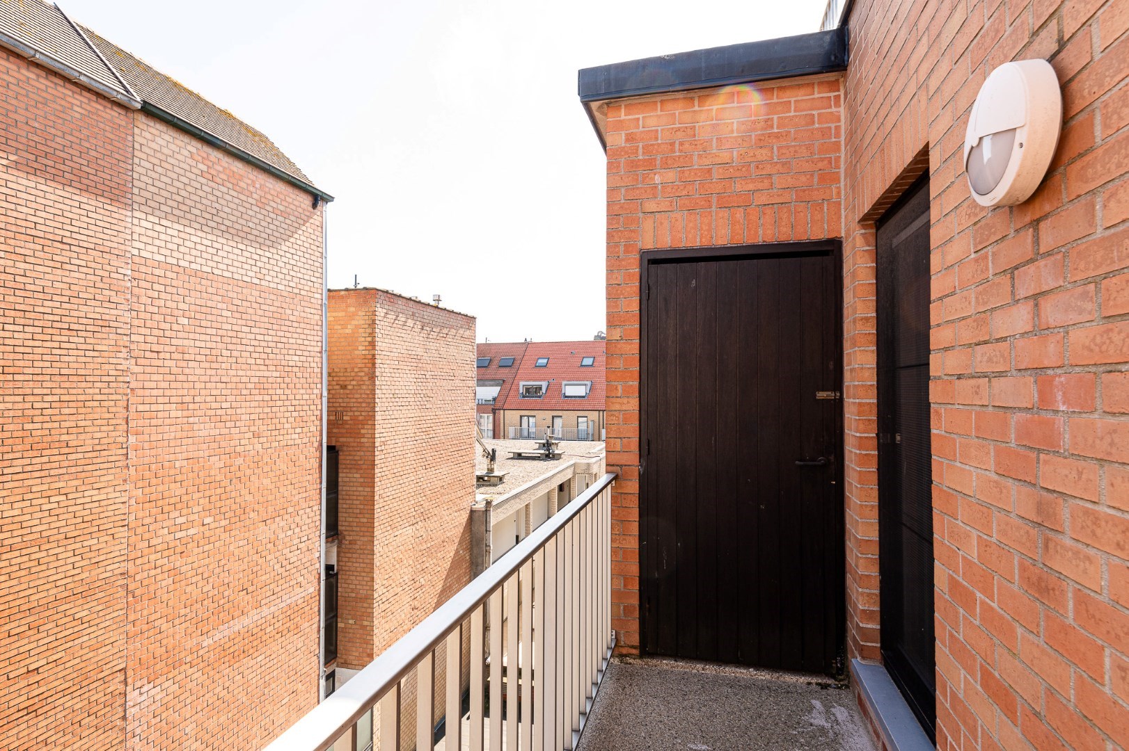 Prachtig gerenoveerd, zonnig appartement met zijdelings zeezicht, centraal gelegen vlakbij het Rubensplein. Mogelijkheid tot aankoop parking in het gebouw. foto 28