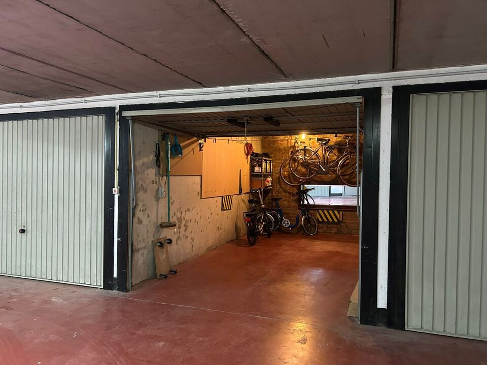 Ruime garagebox vlakbij Zeedijk foto 4