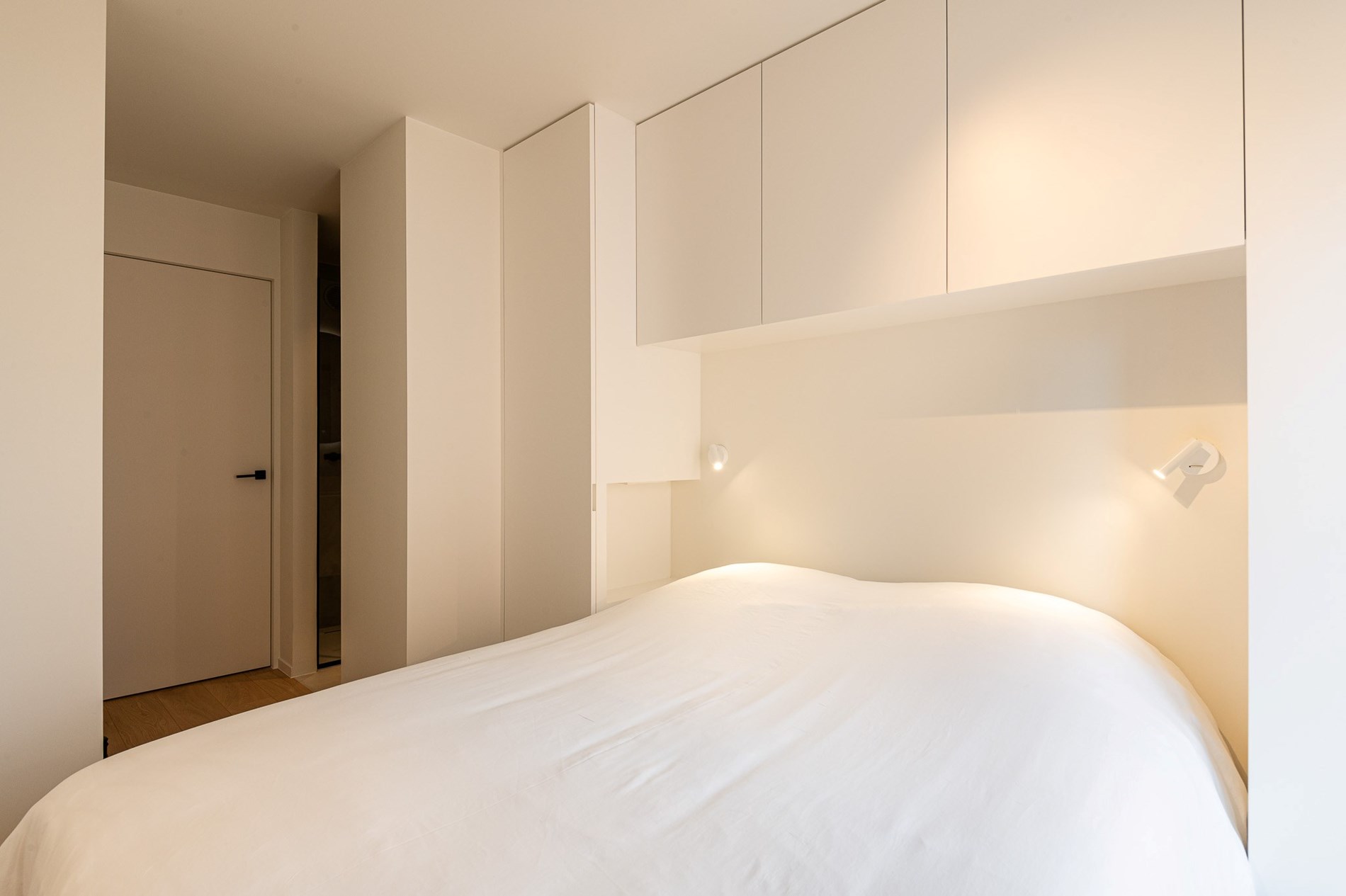 Prachtig gerenoveerd 3-slaapkamer appartement met terras en mooi zijdelings zeezicht gelegen in het centrum van Knokke op enkele meters van het strand.  foto 28