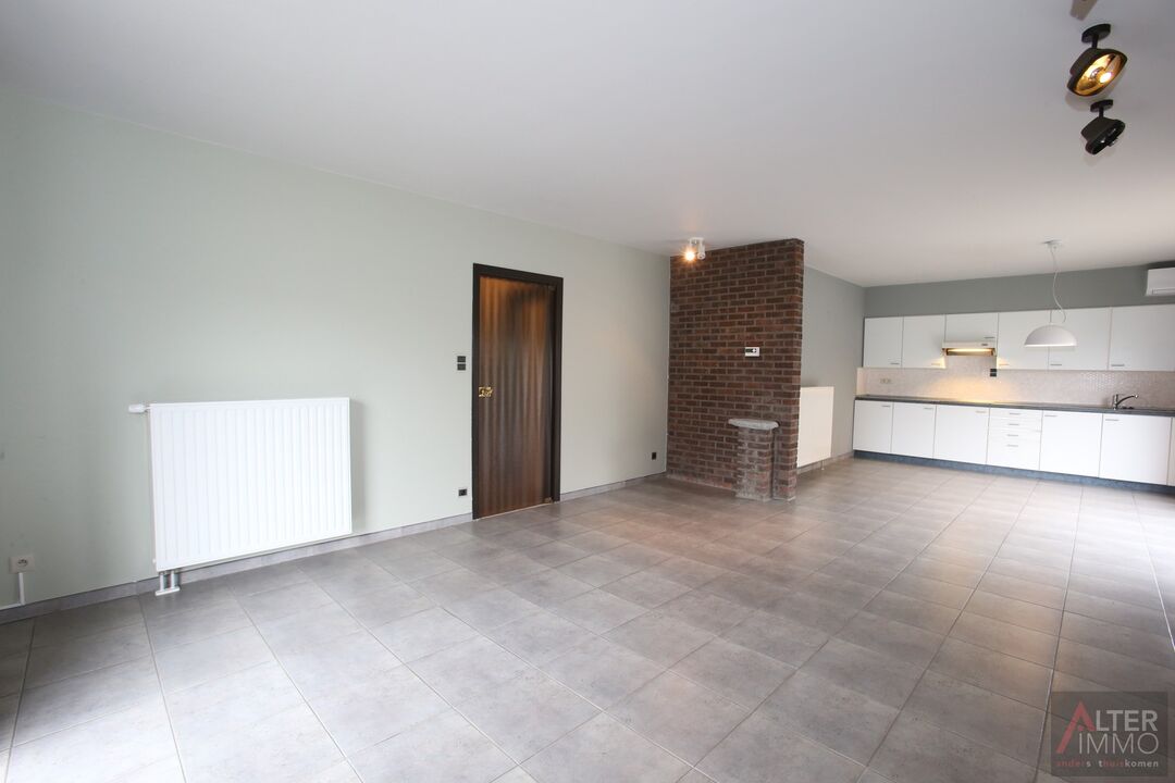 Ruime woning (205m2 NBO)  met 3 slaapkamers op een perceel van 24a 50ca! De woning is ingericht als "kangoeroewoning". foto 5