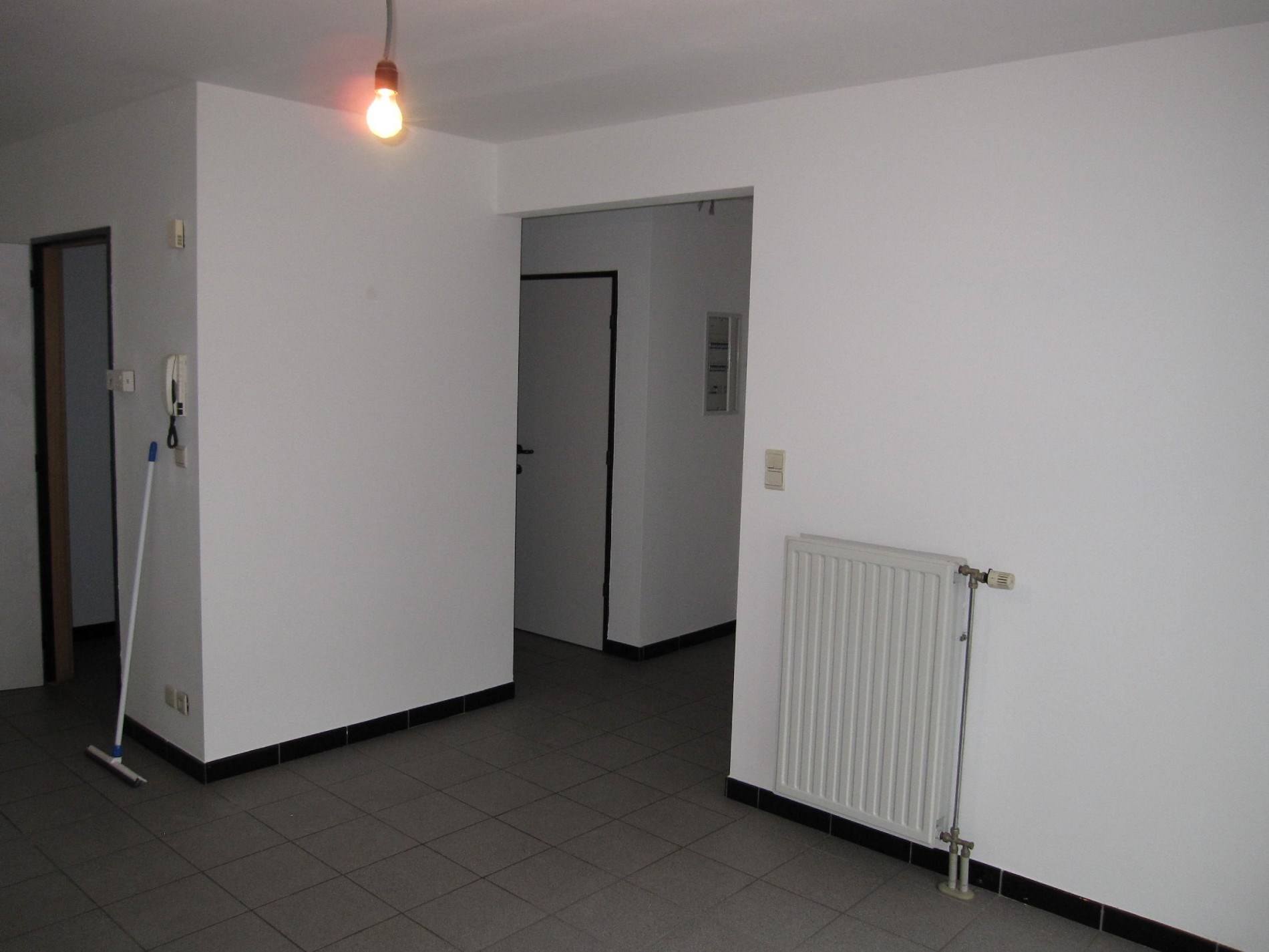 zeer ruim 3-slpk. appartement met garage foto 5