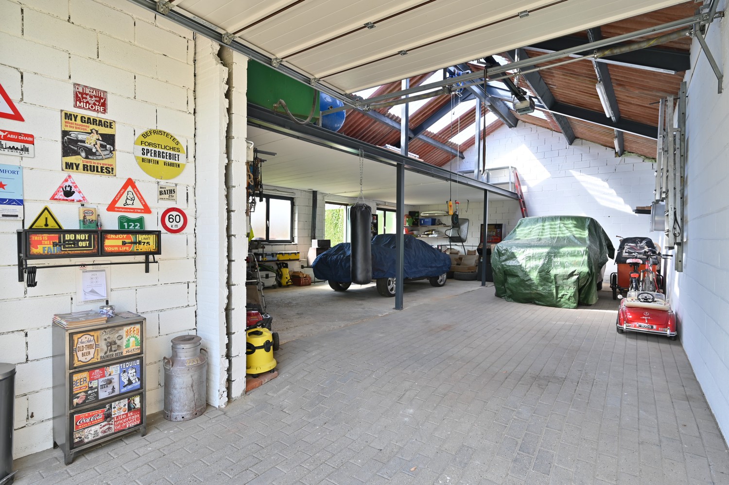 Vrijstaande woning met zonnepanelen, inpandige garage én een extra opslagplaats, gelegen in geliefde woonomgeving te Lanaken-Veldwezelt foto 7