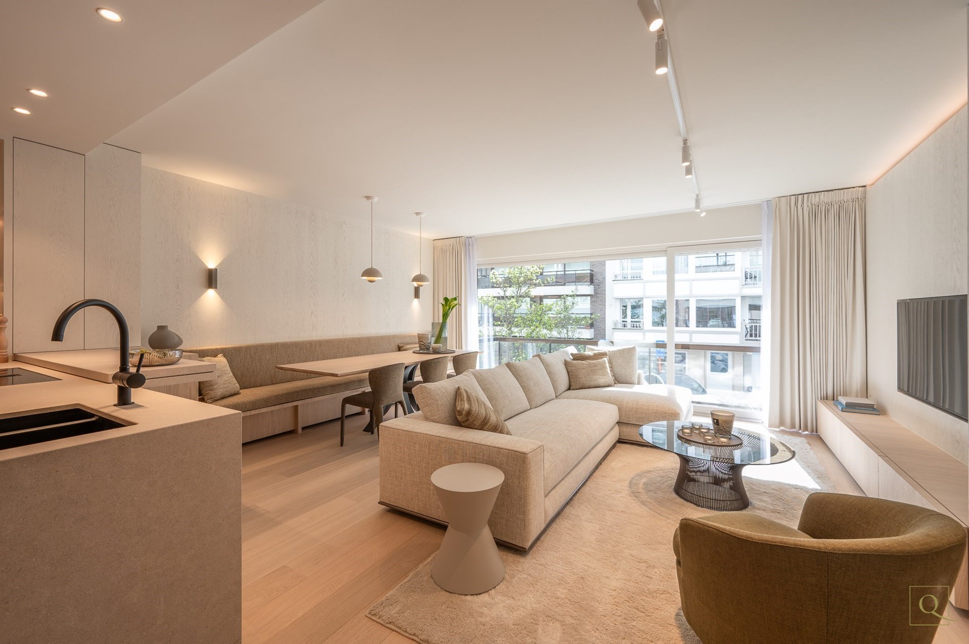 Prachtige gerenoveerd 3-kamer appartement centraal gelegen te Van Bunnenlaan met ruim terras.  foto 1