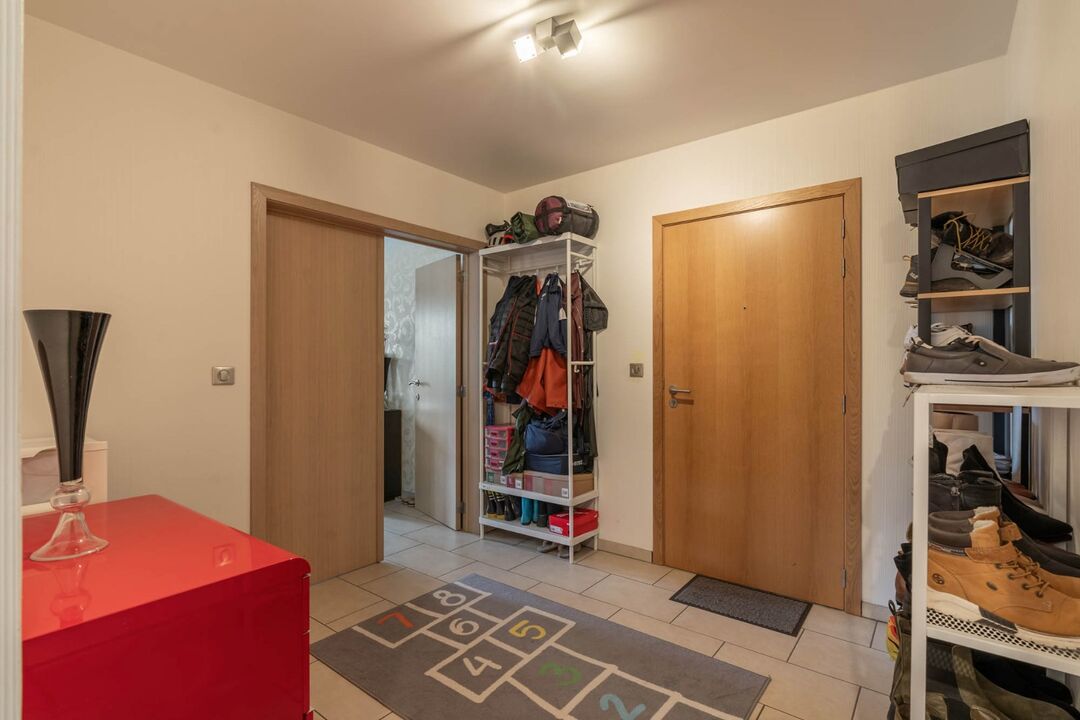 Ruim en zeer verzorgd appartement met 2 slaapkamers, terras en garage op vlakbij de kleine ring van Hasselt foto 7
