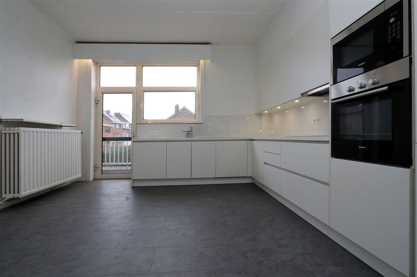 Duplex appartement (150m²) met 3 slaapkamers en terras te Centrum Beersel foto 4