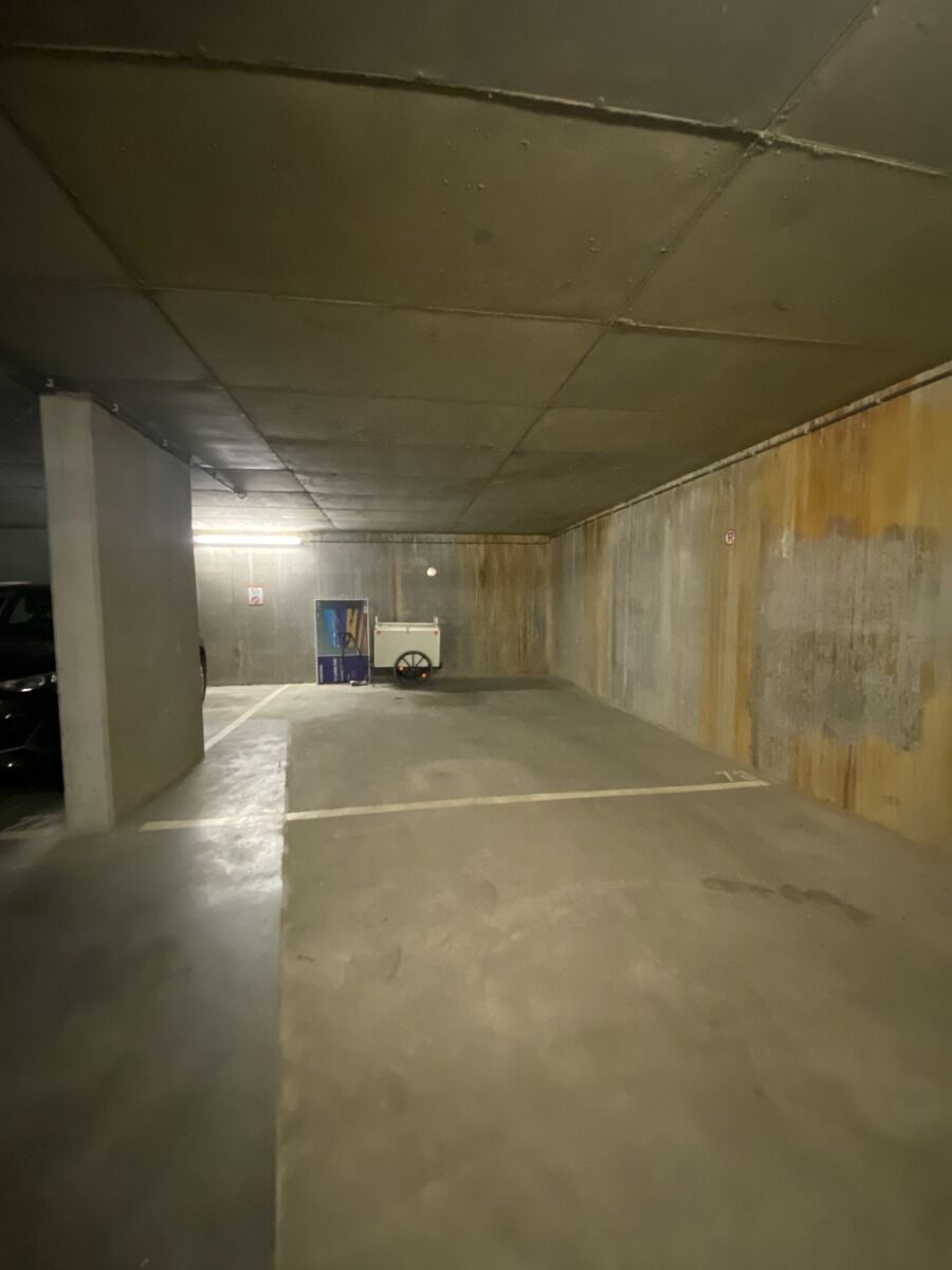 Ruime autostaanplaats in recente ondergrondse garage te koop foto 2