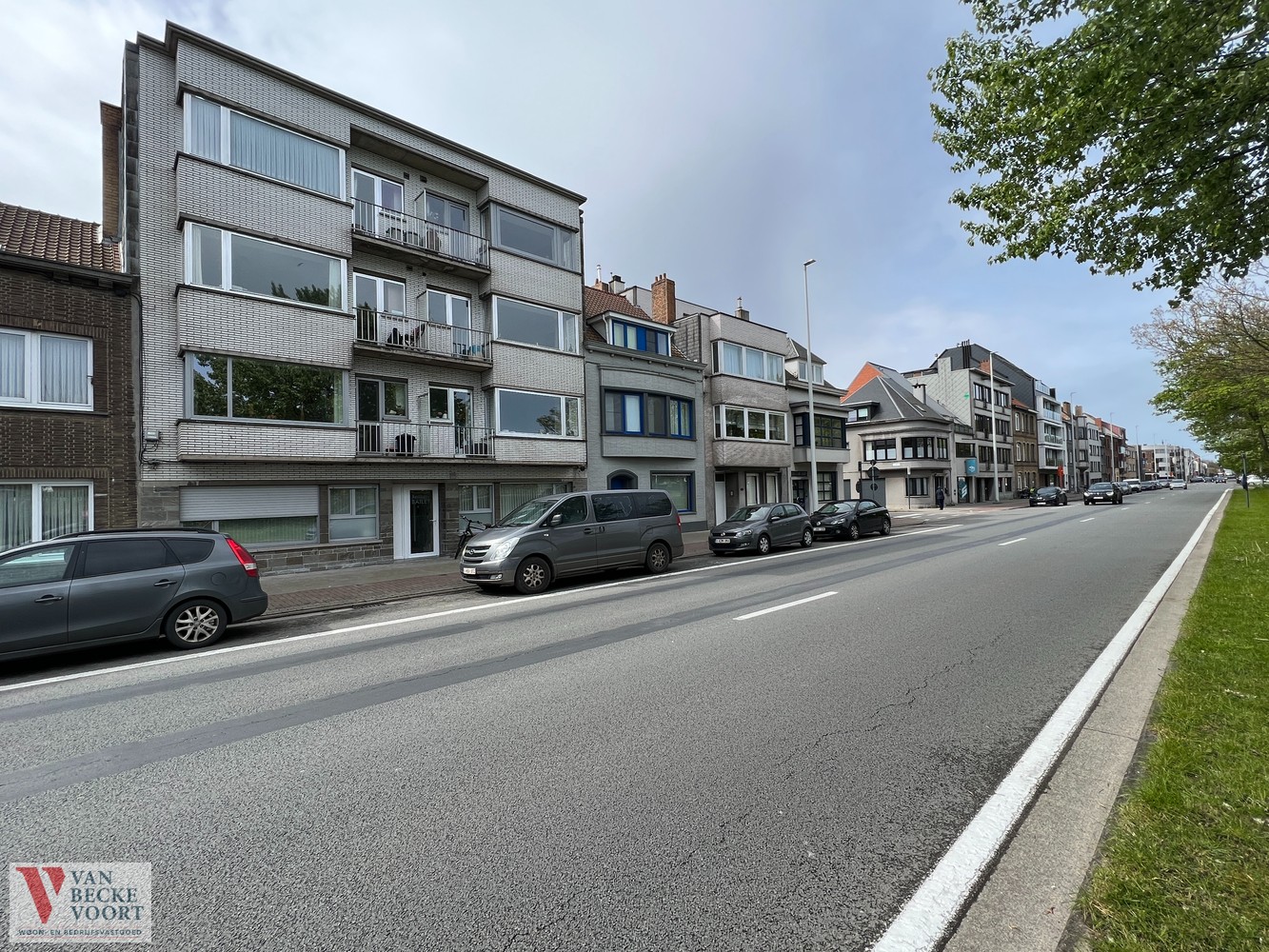 Tweeslaapkamer appartement met zicht op Sint-Janskerk en pleintjes foto 18