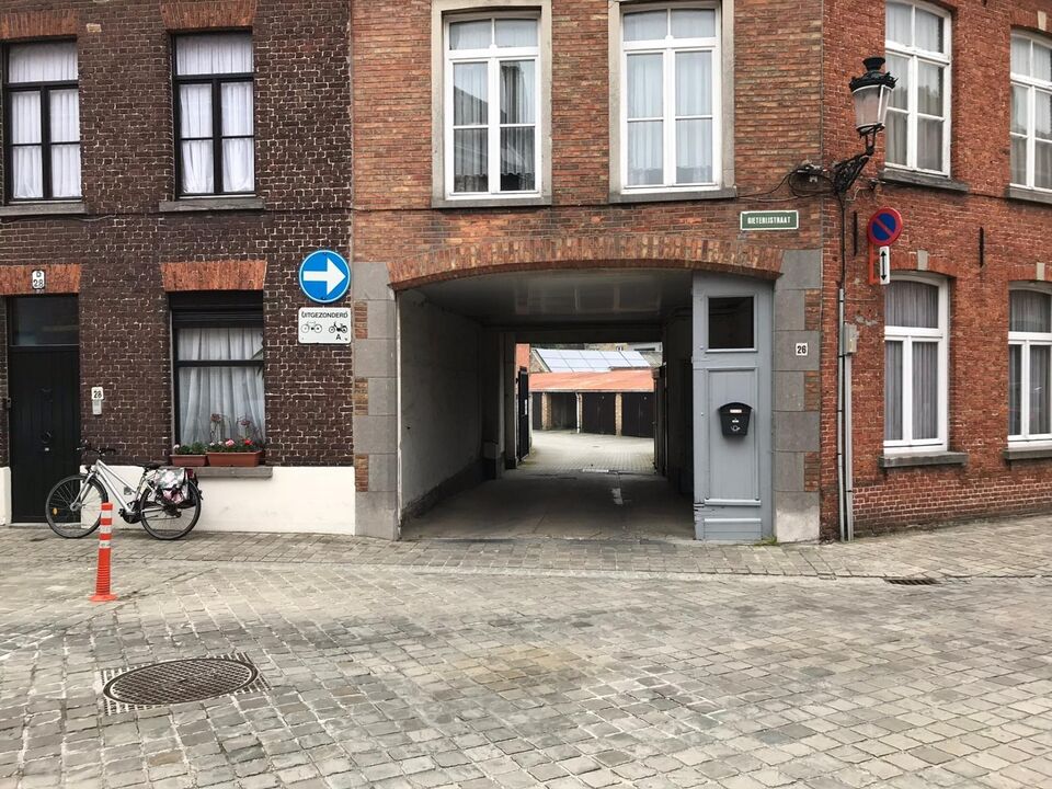 Gesloten garagebox in centrum Brugge foto 2