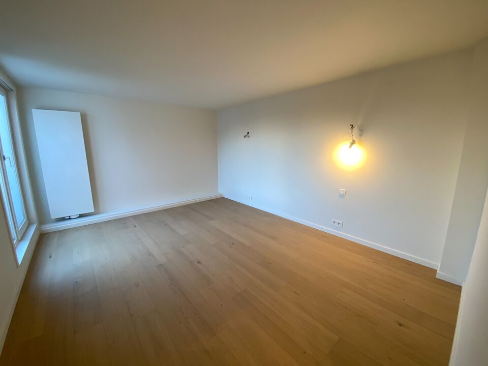 ONGEMEUBELD - Recent gerenoveerd appartement met twee slaapkamers gelegen te Oud Knokke.  foto 10