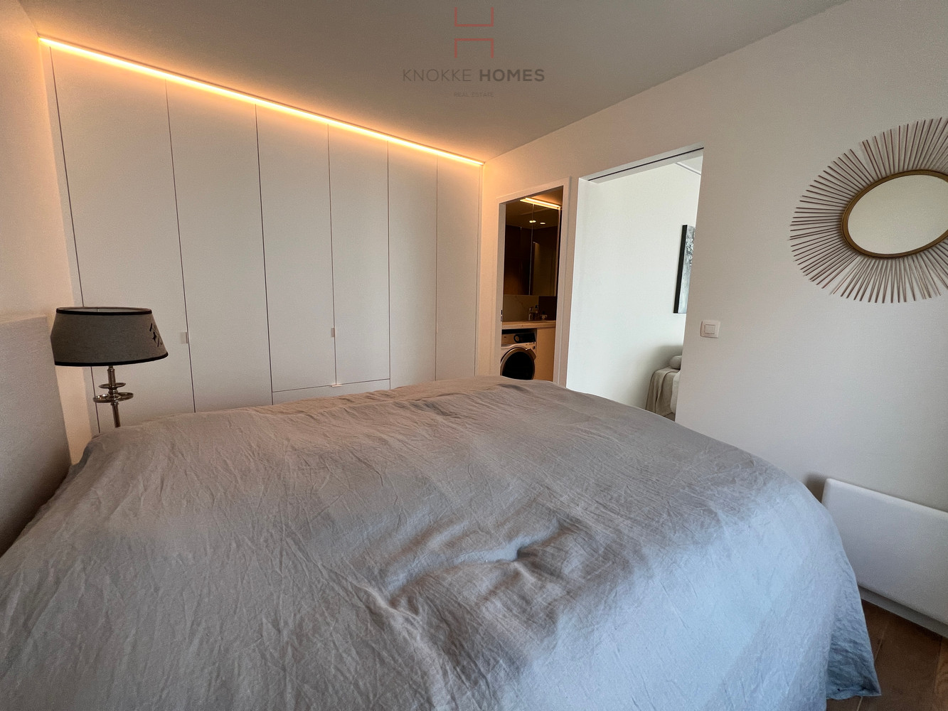 Volledig gerenoveerd en gemeubeld vakantie-appartement met breed zijdelings zeezicht foto 7