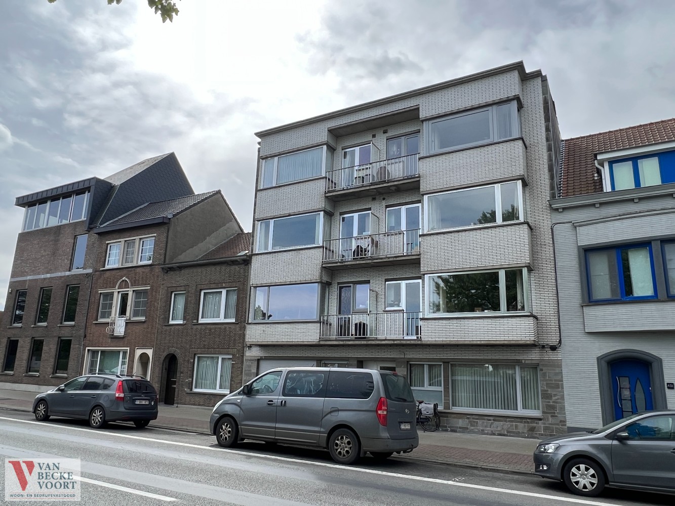 Tweeslaapkamer appartement met zicht op Sint-Janskerk en pleintjes foto 1