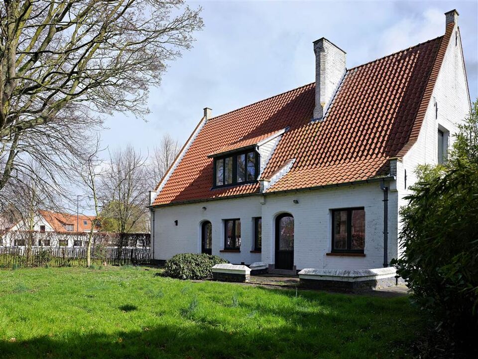 Oostkerke Uniek wonen in voormalige Pastoriewoning met grote tuin en garage foto 34