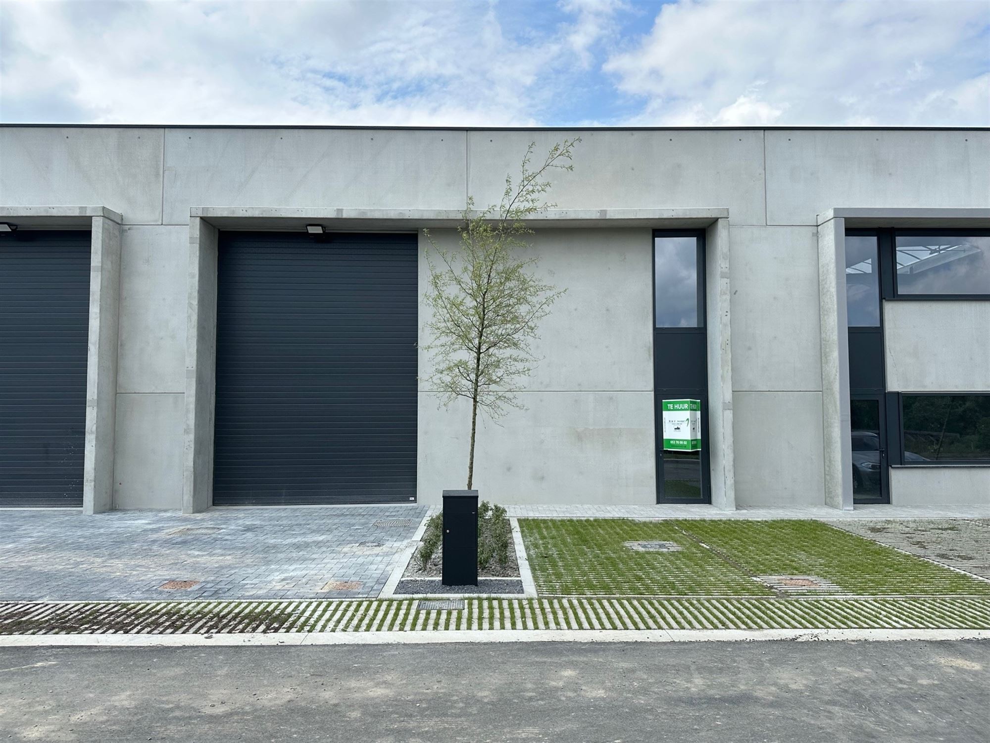 Industrieel gebouw - 302m² - in nieuwe ontwikkeling Wildebeek Erembodegem foto 1