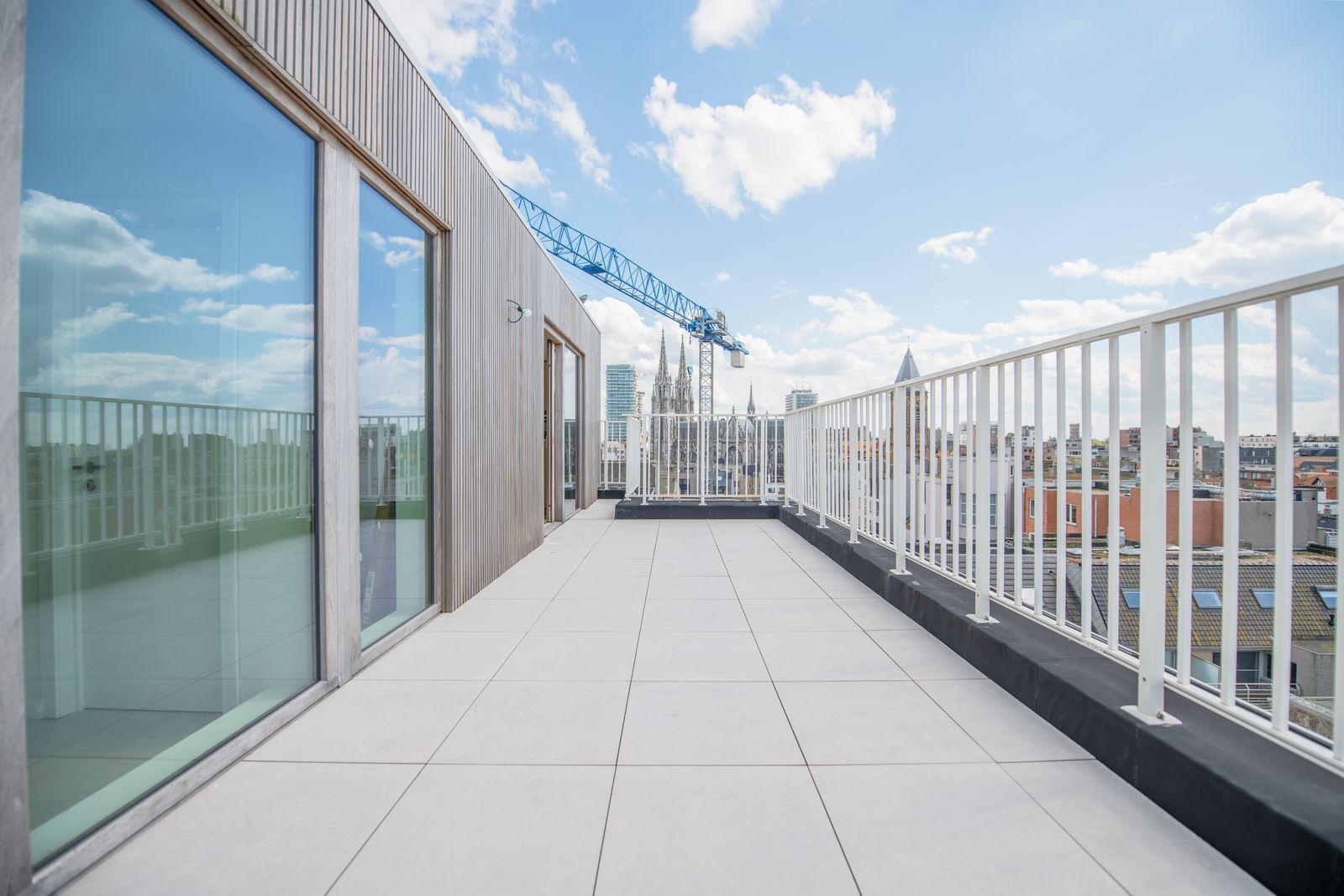 Nieuwbouw penthouse appartement met zonnige terrassen in hartje Oostende foto 7