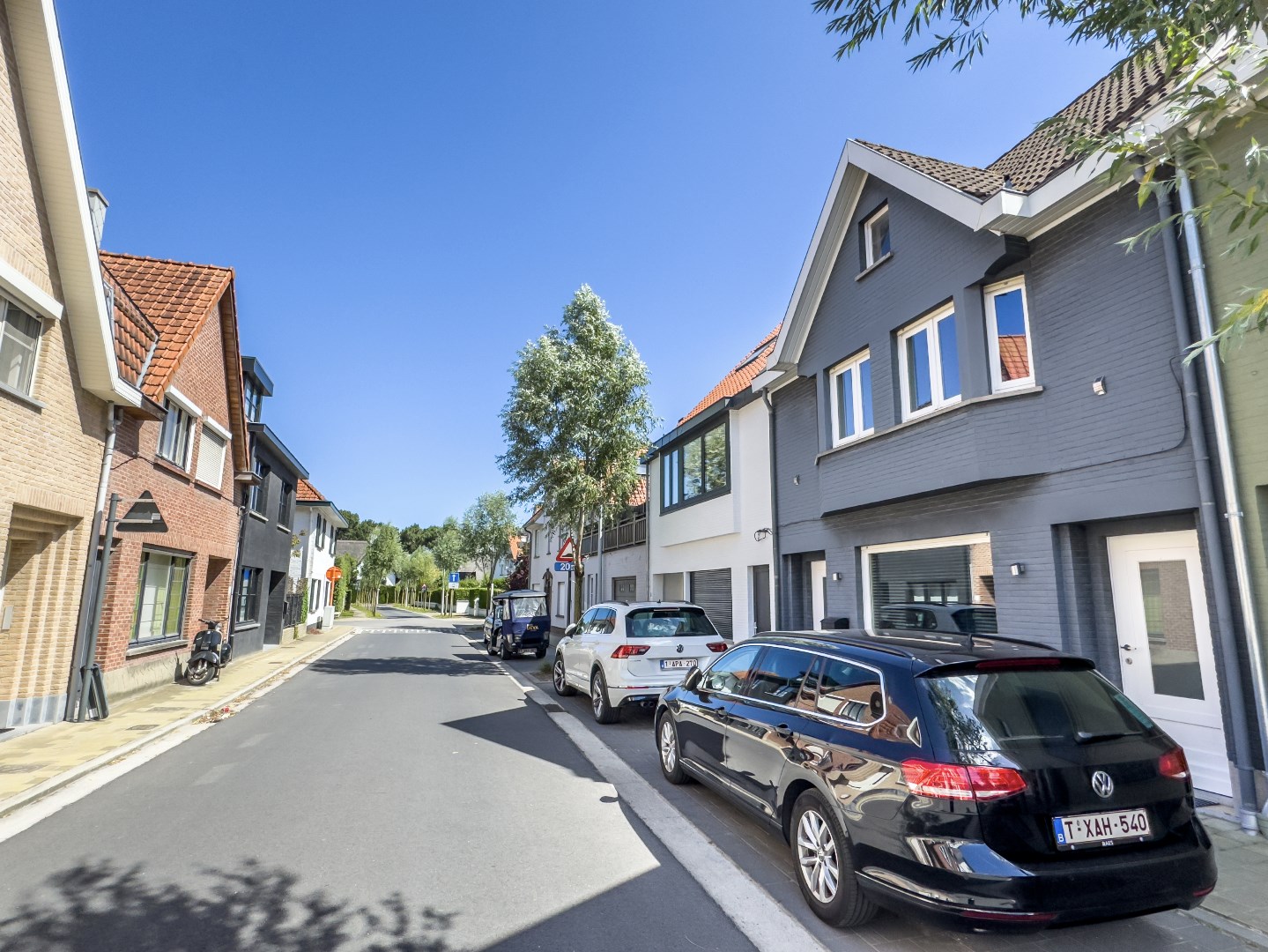 Woning met groot terras/koer gelegen in "Oud Knokke". foto 1