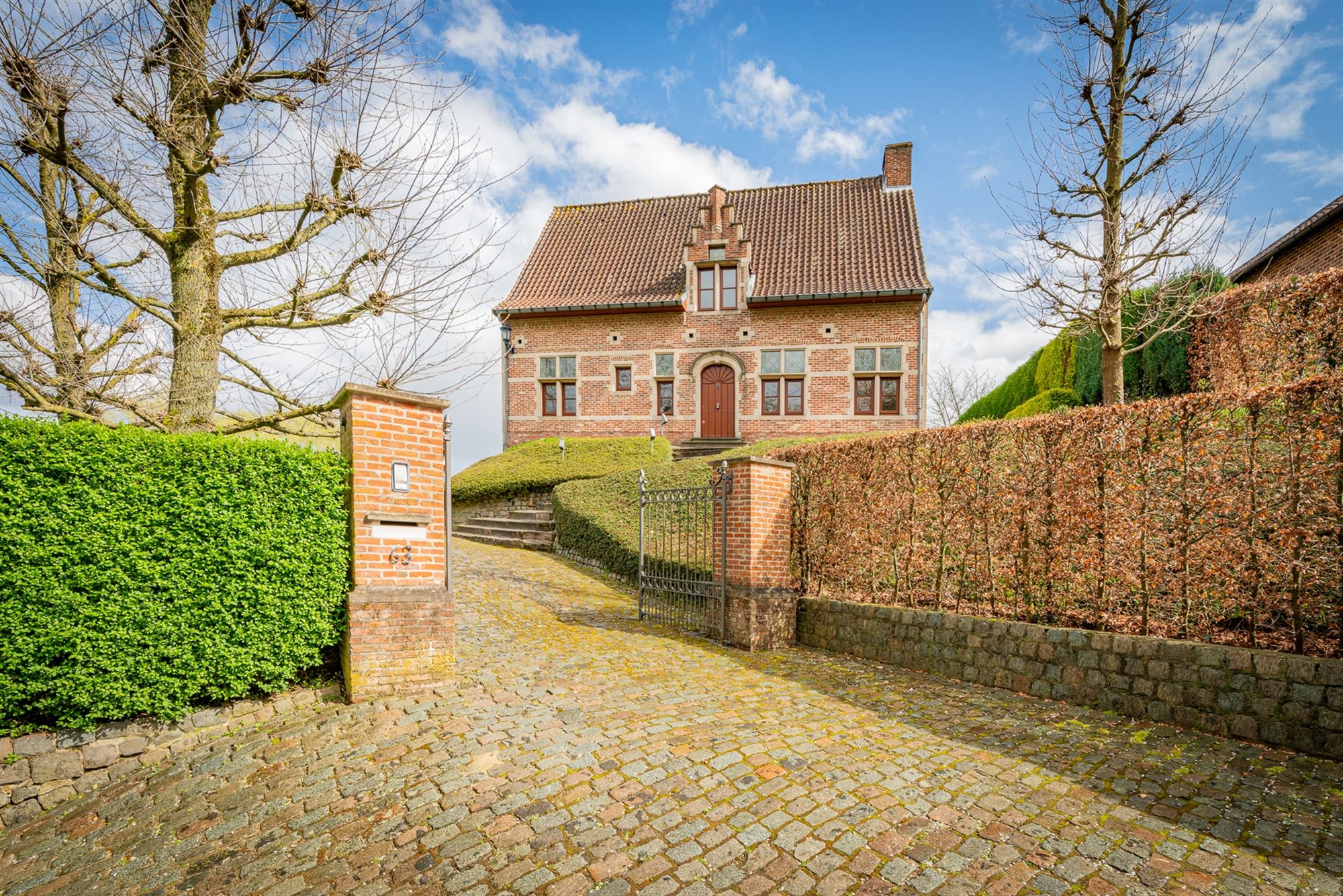Traditionele Vlaamse villa in authentieke bouwmaterialen  foto 1