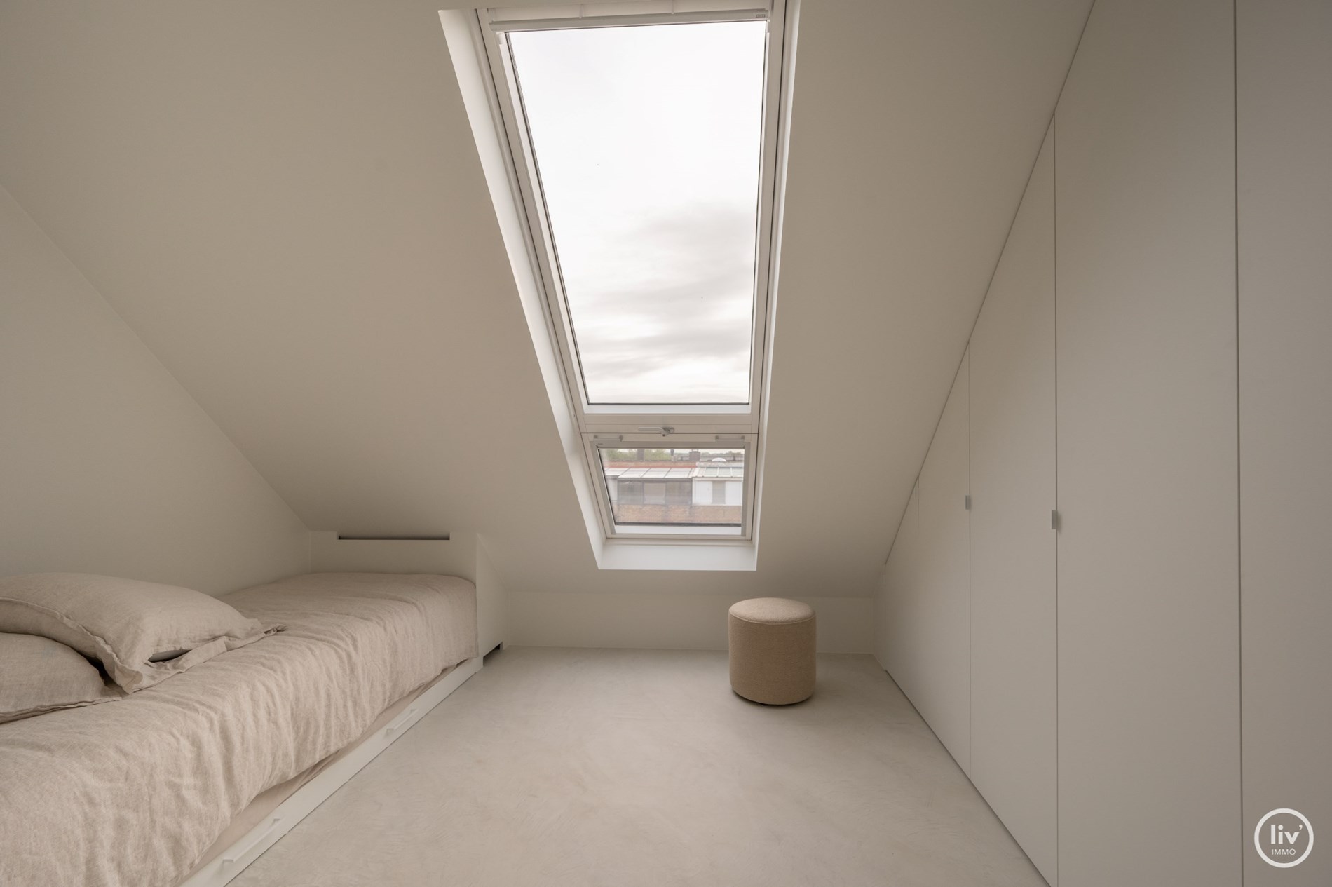 Prachtig gerenoveerd duplex appartement met ruim Westgericht terras gelegen op de Lippenslaan te Knokke. foto 30