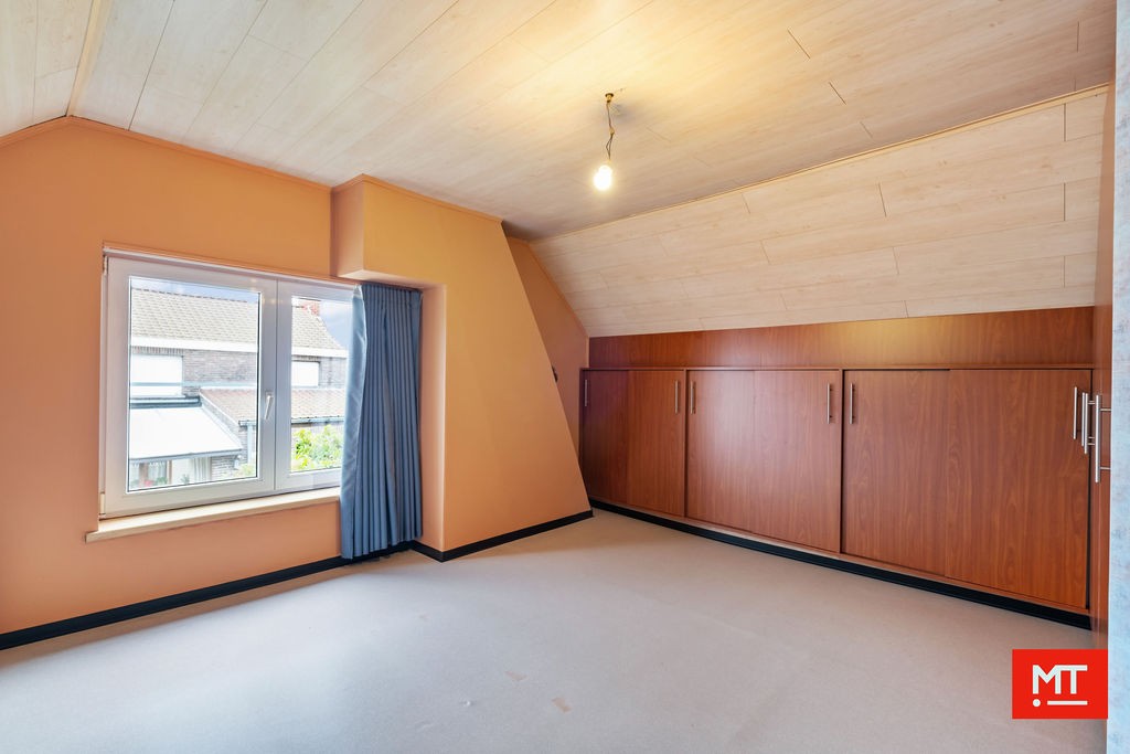 Alleenstaande woning met 3 slpk, tuin en garage op 1.100 m² op een landelijke locatie in Kruiseke foto 13
